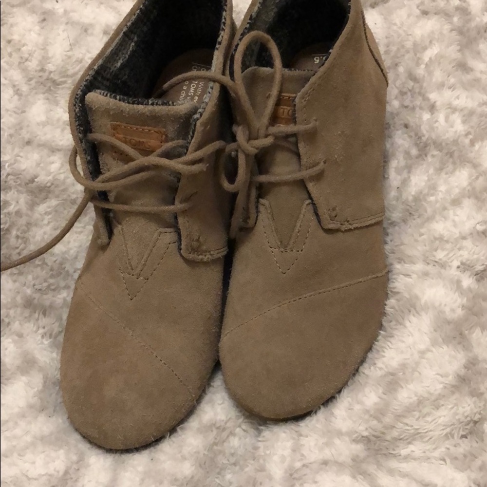 Tom Wedges- size 6.5- good condition